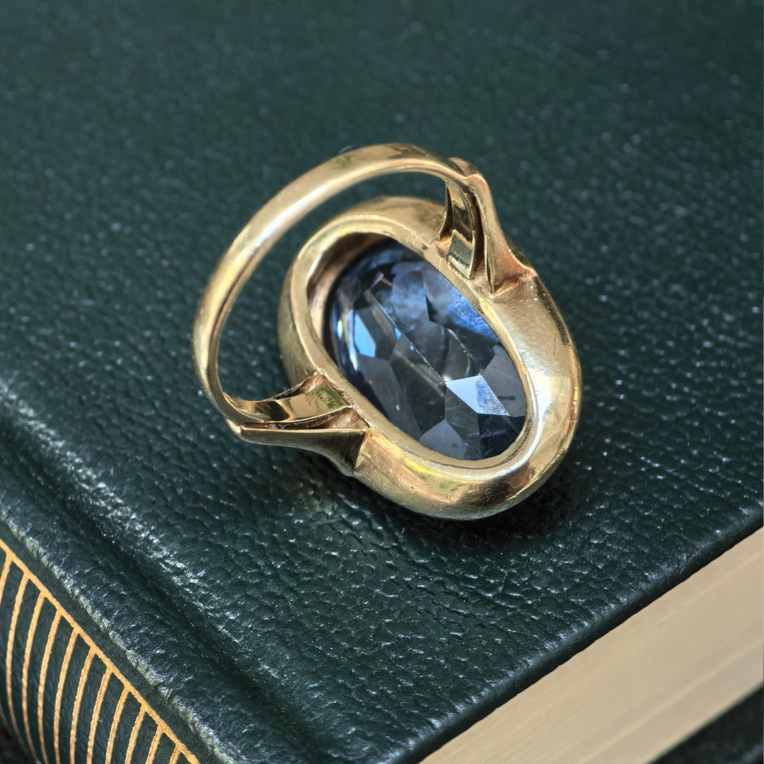 Cocktail Oval Aquamarine Ring in 9ct Gold