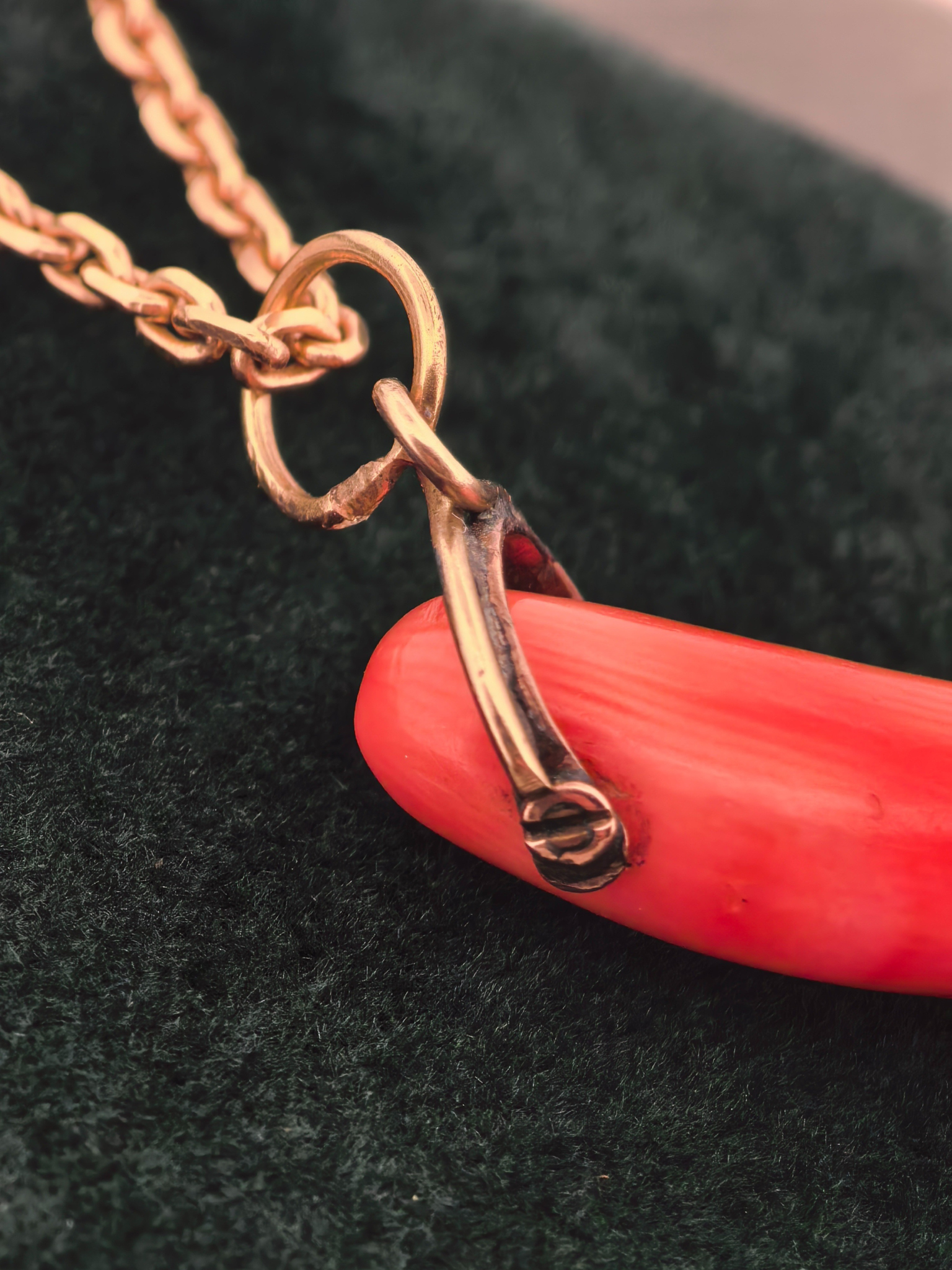 Chili Coral Pendant 9ct Gold