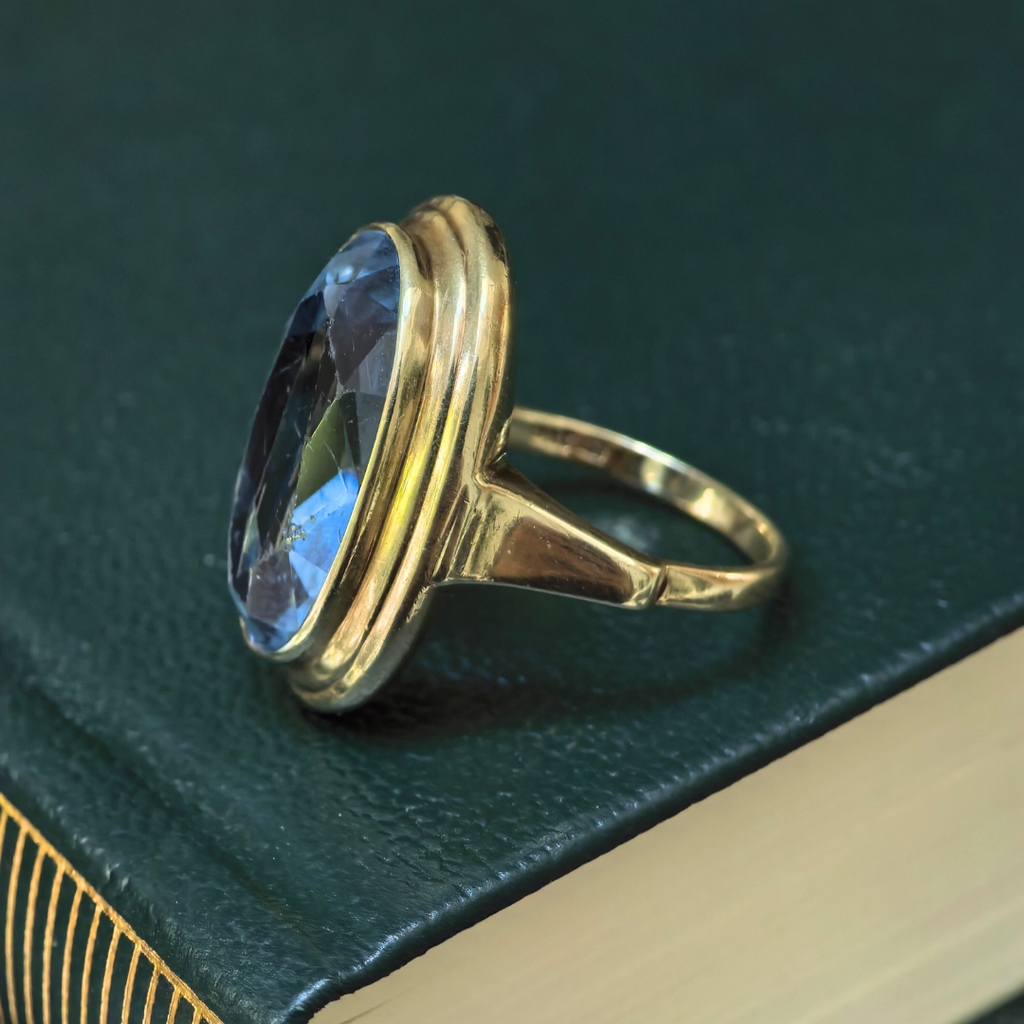 Cocktail Oval Aquamarine Ring in 9ct Gold