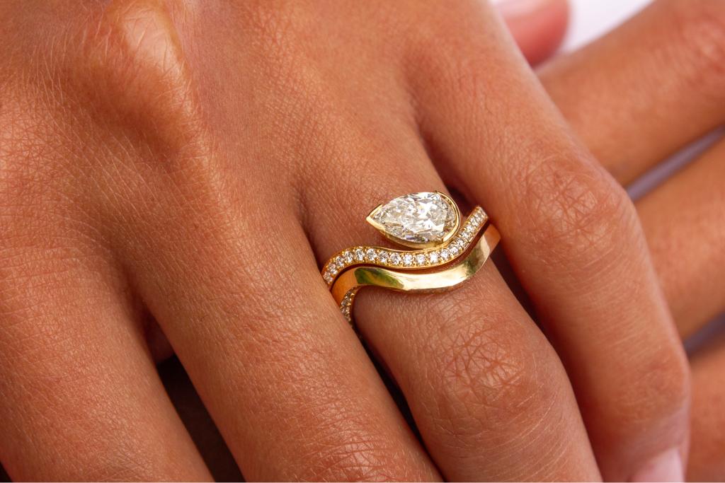 1-ct pear shaped Diamond Engagement ring image 1