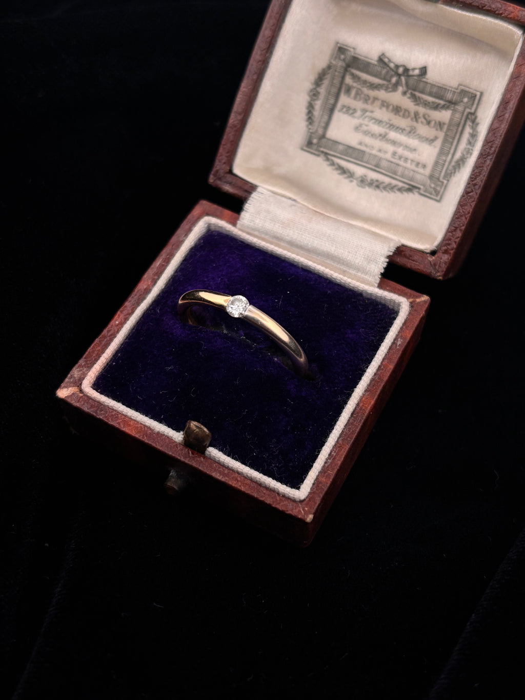 Round Wire 18ct Dual Tone Gold & Diamond Solitaire Ring