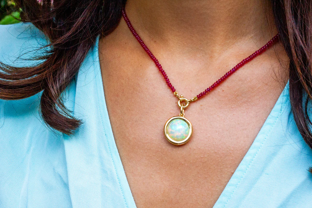 Opal Pendant Necklace in 18K yellow gold