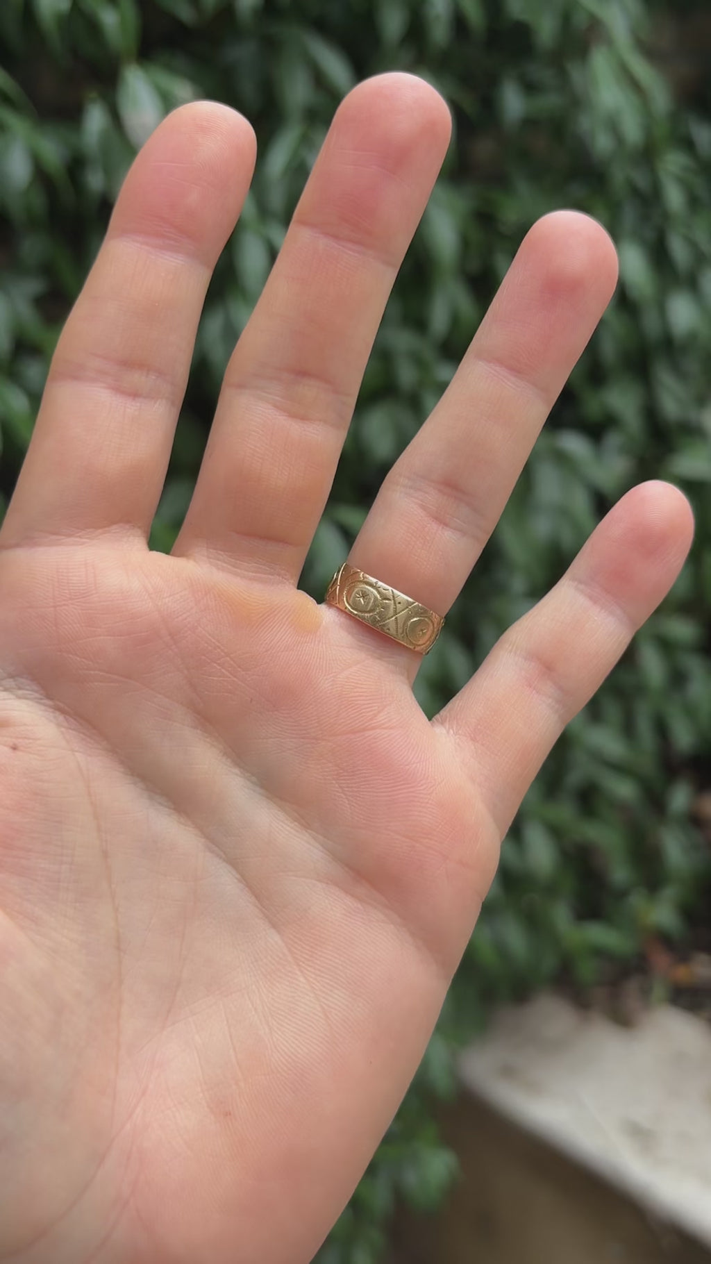 Super Flat Antique Cigar Engraved Band 18ct Gold